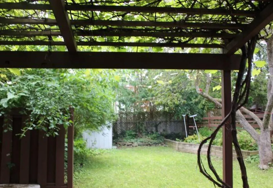 Peaceful Serenity House Toronto Homestay