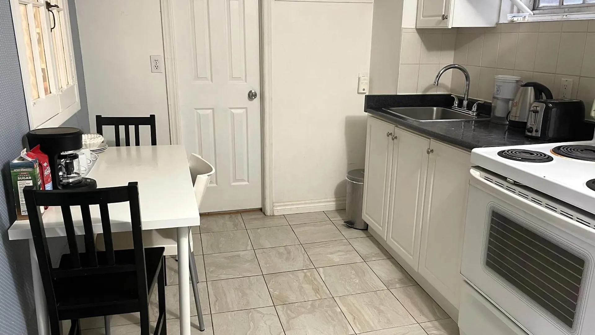 Peaceful Serenity House Toronto Homestay